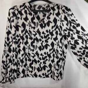 Women's Black and White Patterned Blouse Size Medium